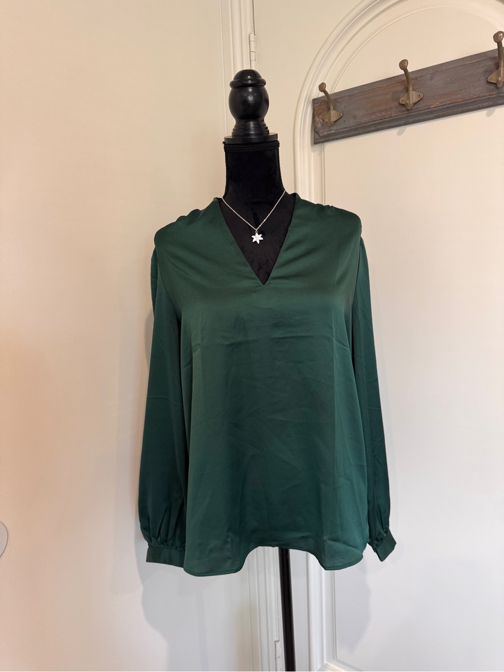 Ann Taylor Deep Green V-Neck Long Sleeve Blouse